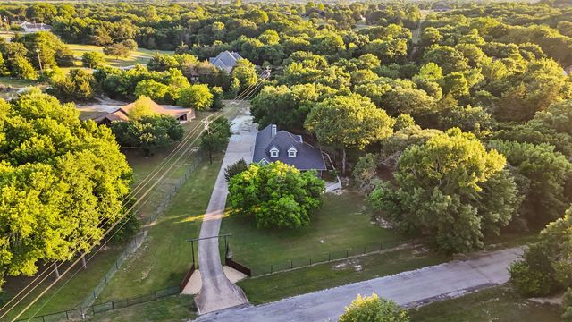 1044 E Woodridge Road, Waxahachie, TX 75165
