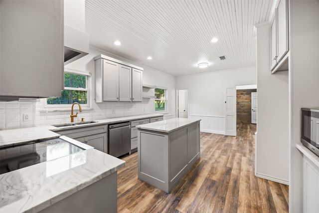 1044 E Woodridge Road, Waxahachie, TX 75165