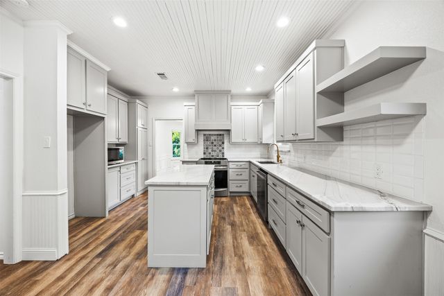 1044 E Woodridge Road, Waxahachie, TX 75165