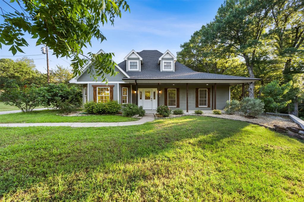 1044 E Woodridge Road, Waxahachie, TX 75165