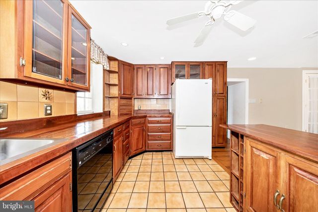 2301 MOUNT EPHRAIM RD, Adamstown, MD 21710