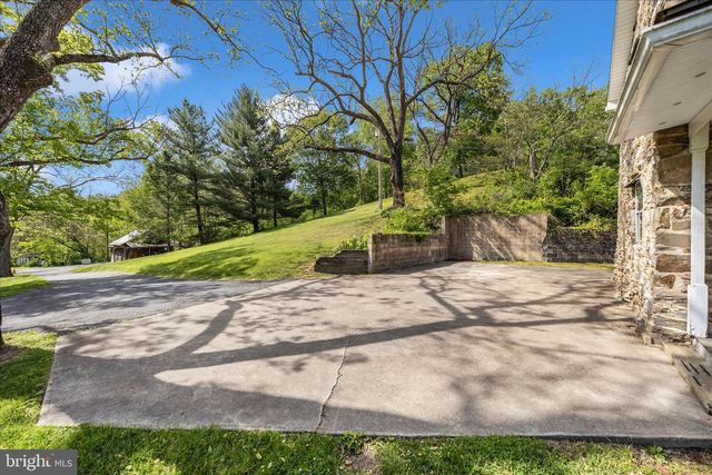 2301 MOUNT EPHRAIM RD, Adamstown, MD 21710