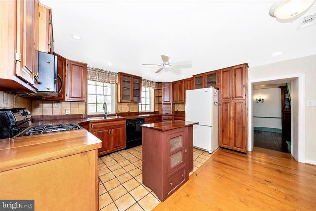 2301 MOUNT EPHRAIM RD, Adamstown, MD 21710