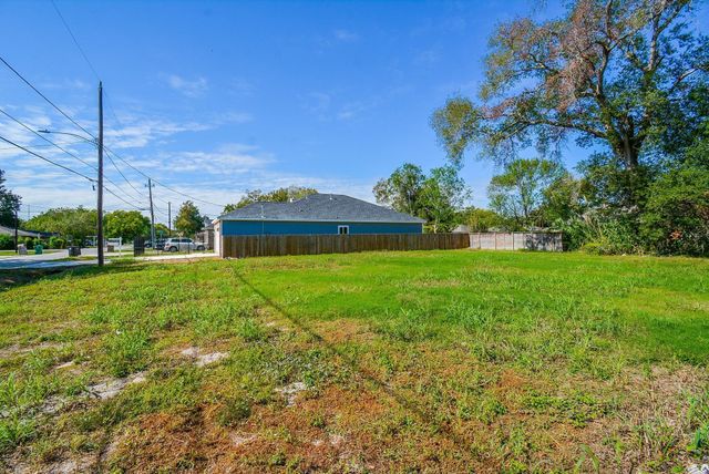 4607 Larkspur Street, Houston, TX 77051