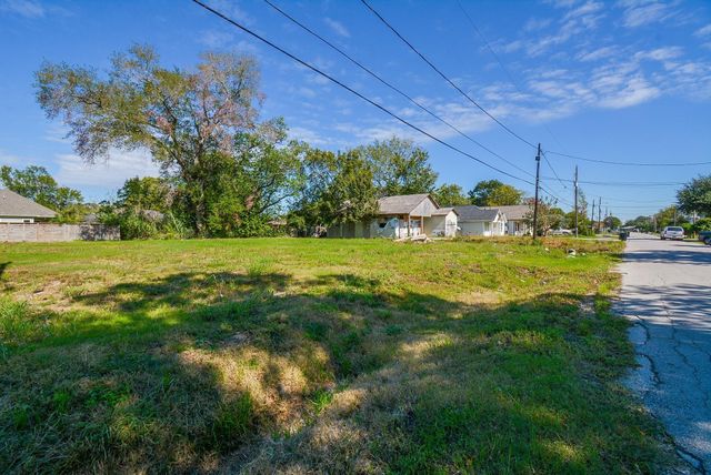 4607 Larkspur Street, Houston, TX 77051