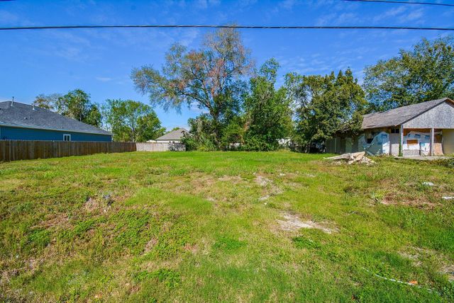 4607 Larkspur Street, Houston, TX 77051