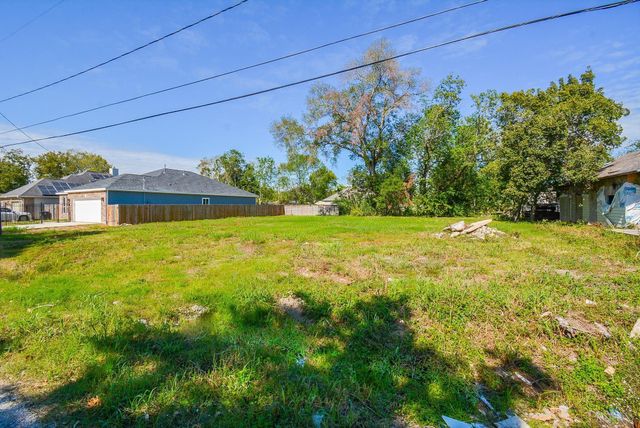 4607 Larkspur Street, Houston, TX 77051