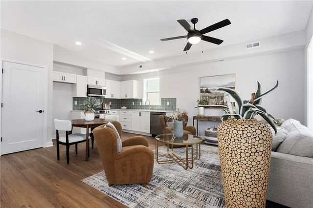 4523 Forest Avenue A, Kansas City, MO 64110