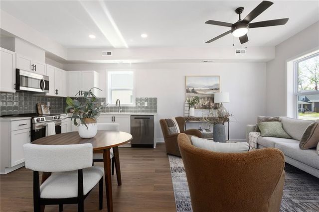 4523 Forest Avenue A, Kansas City, MO 64110