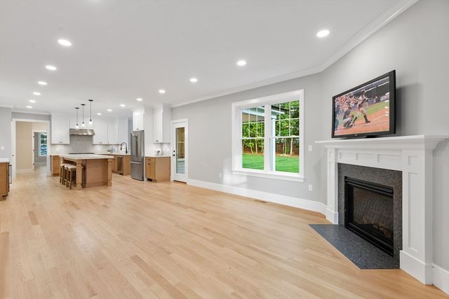 6 Lane Avenue, Bedford, MA 01730