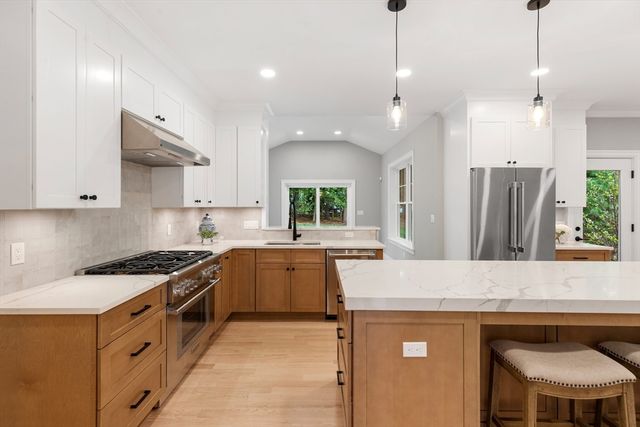 6 Lane Avenue, Bedford, MA 01730