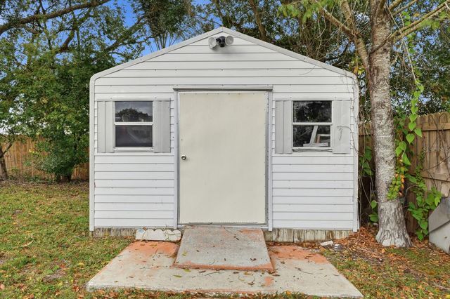 466 LELAND DRIVE, Deltona, FL 32725