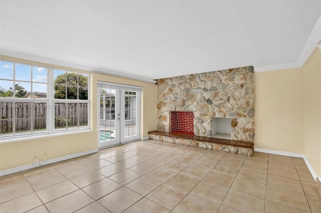 6842 NW 15th St, Plantation, FL 33313