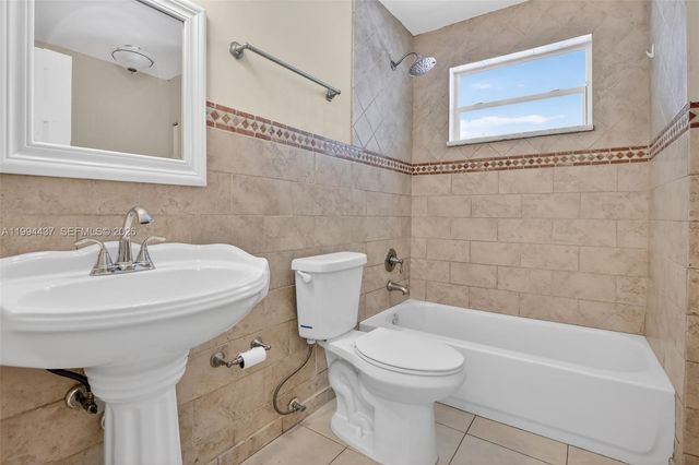 6842 NW 15th St, Plantation, FL 33313