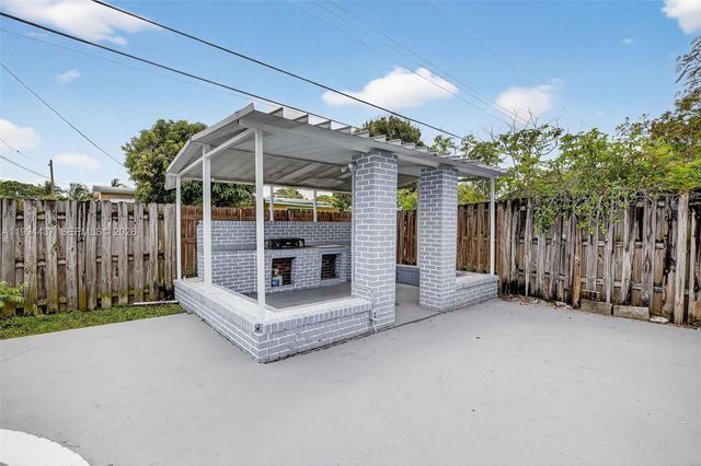 6842 NW 15th St, Plantation, FL 33313