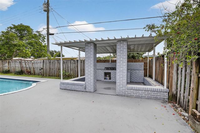 6842 NW 15th St, Plantation, FL 33313