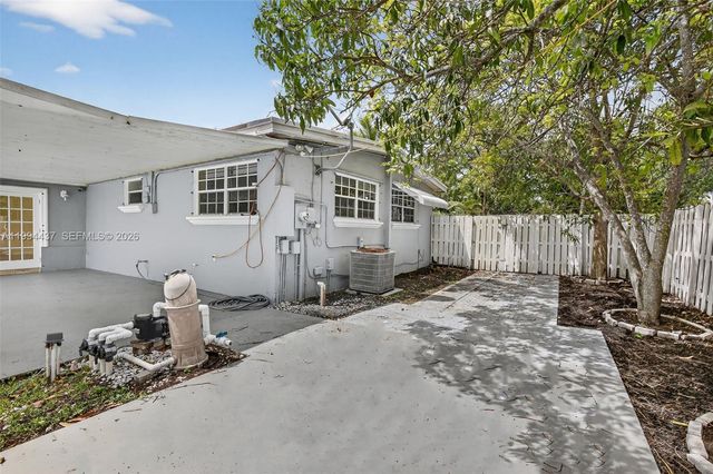 6842 NW 15th St, Plantation, FL 33313