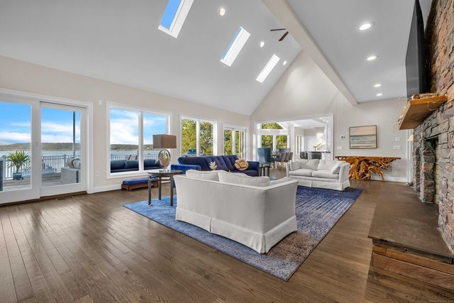 12 Rocky Point Road, Old Saybrook, CT 06475