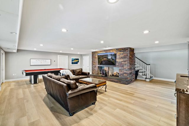 12 Rocky Point Road, Old Saybrook, CT 06475