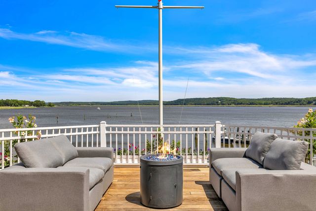 12 Rocky Point Road, Old Saybrook, CT 06475