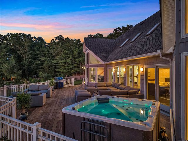 12 Rocky Point Road, Old Saybrook, CT 06475