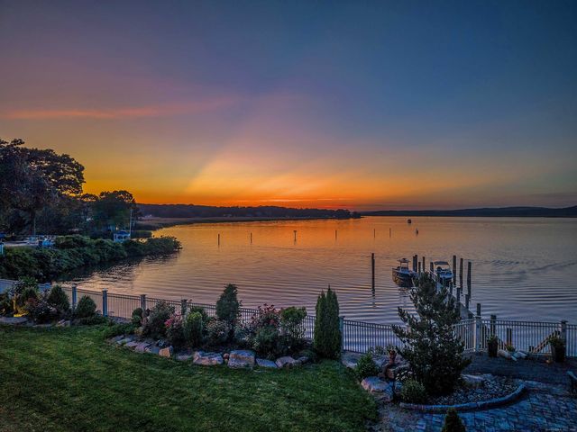 12 Rocky Point Road, Old Saybrook, CT 06475
