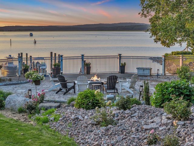 12 Rocky Point Road, Old Saybrook, CT 06475