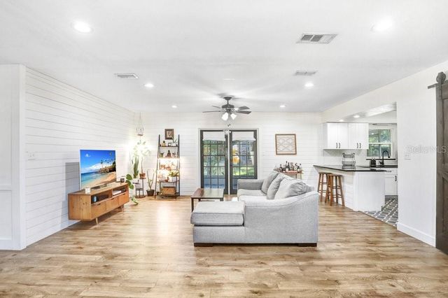 117 CRESTVIEW DRIVE, Brandon, FL 33511