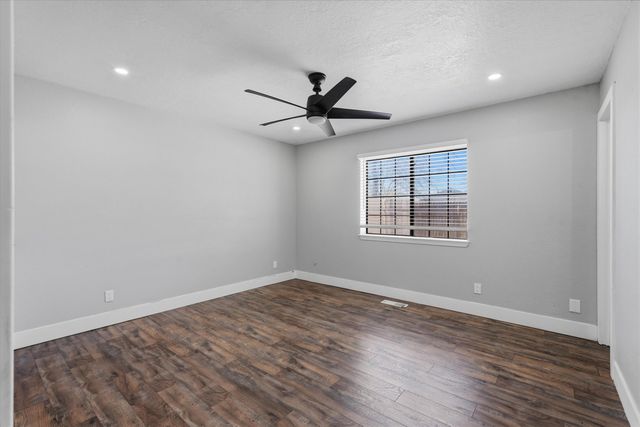 1313 Sara Road SE, Rio Rancho, NM 87124