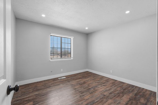 1313 Sara Road SE, Rio Rancho, NM 87124