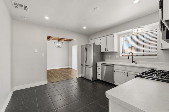 1313 Sara Road SE, Rio Rancho, NM 87124