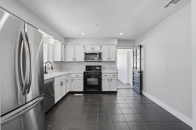 1313 Sara Road SE, Rio Rancho, NM 87124