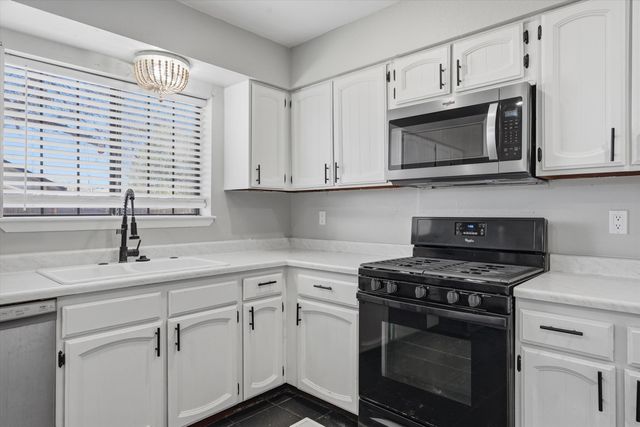 1313 Sara Road SE, Rio Rancho, NM 87124