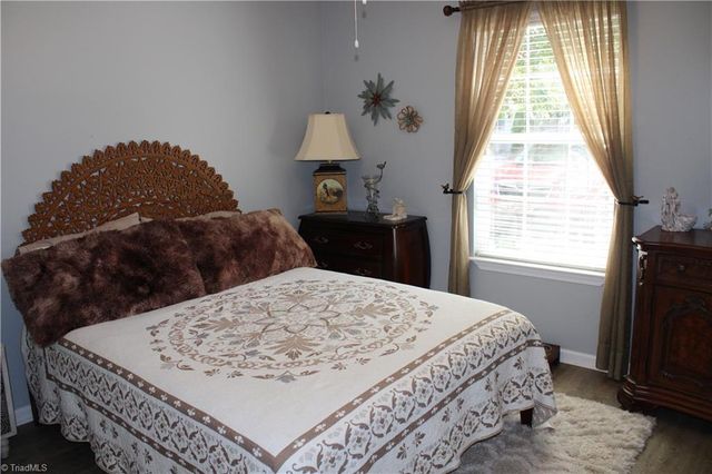 2942 Hyde Place Circle, Winston-salem, NC 27103