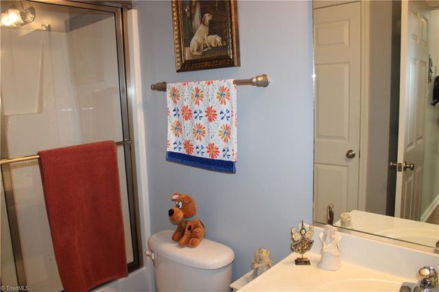 2942 Hyde Place Circle, Winston-salem, NC 27103