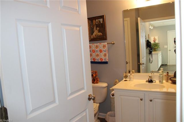 2942 Hyde Place Circle, Winston-salem, NC 27103