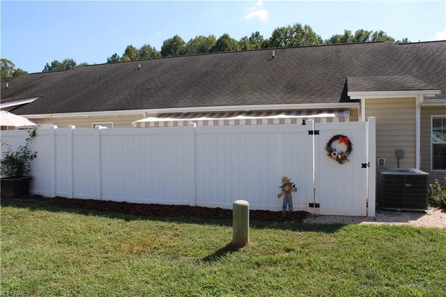 2942 Hyde Place Circle, Winston-salem, NC 27103