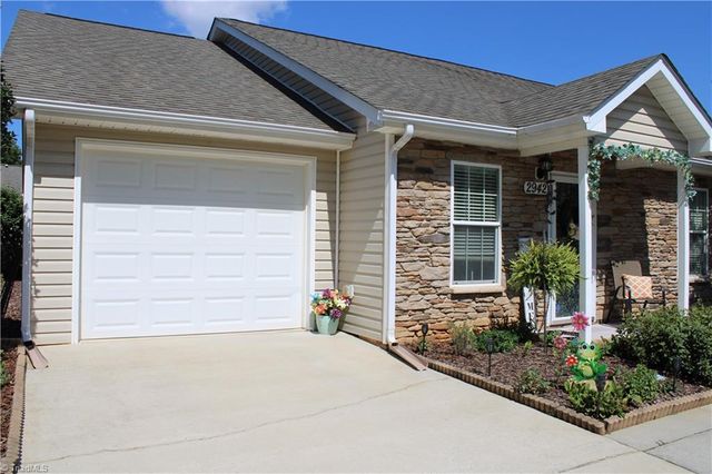 2942 Hyde Place Circle, Winston-salem, NC 27103