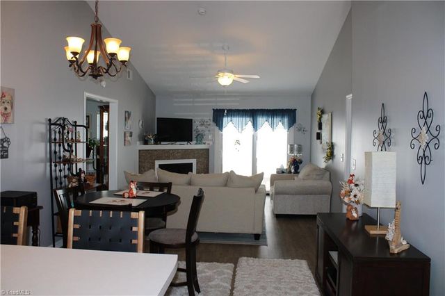 2942 Hyde Place Circle, Winston-salem, NC 27103
