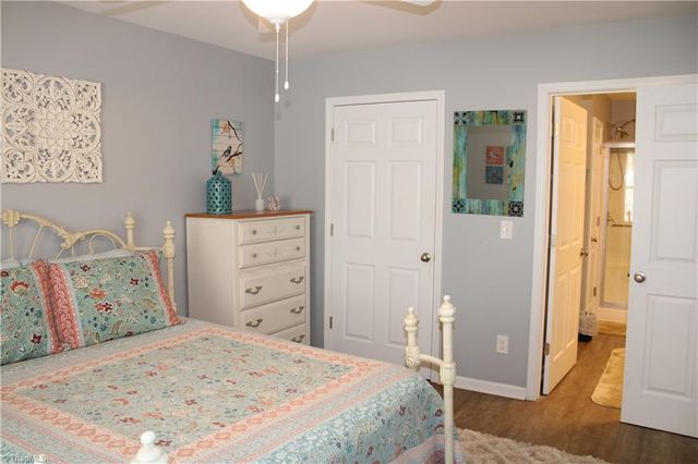 2942 Hyde Place Circle, Winston-salem, NC 27103
