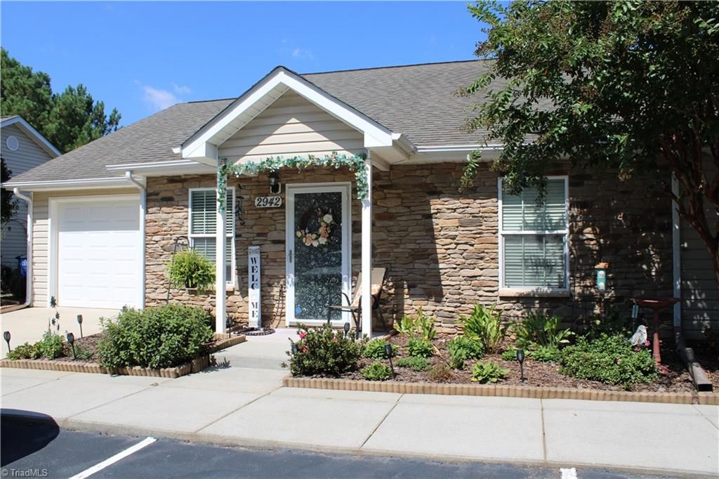2942 Hyde Place Circle, Winston-salem, NC 27103