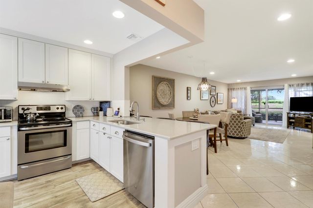 11800 Avenue Of The Pga 8, Palm Beach Gardens, FL 33418