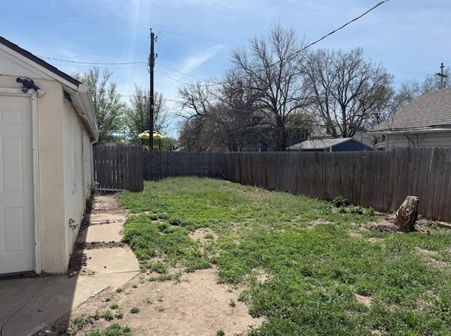 609 State St., Salina, KS 67401