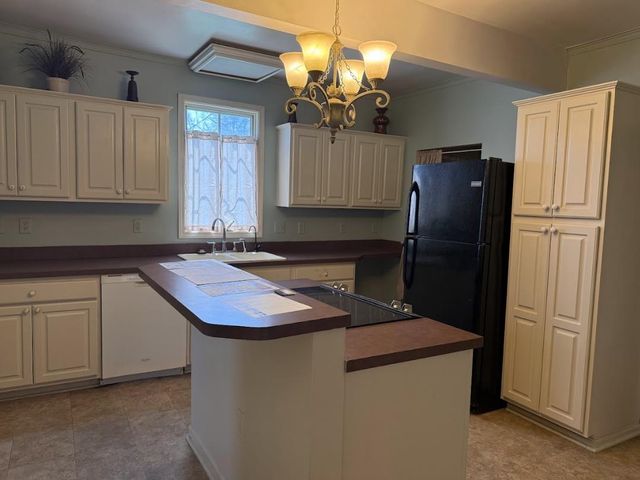 609 State St., Salina, KS 67401