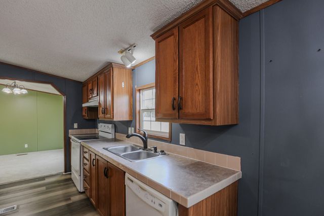 2465 W Lovelaceville Florence Station Road, Paducah, KY 42001