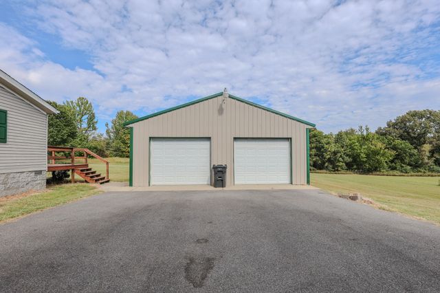 2465 W Lovelaceville Florence Station Road, Paducah, KY 42001