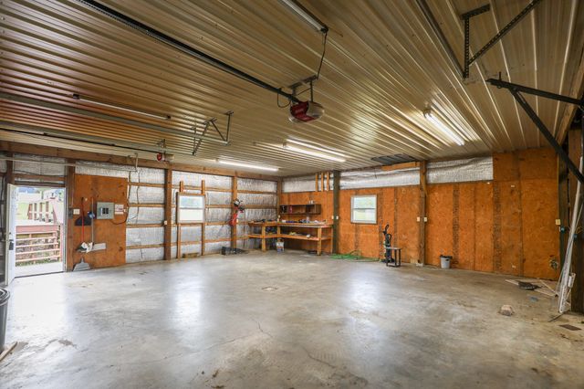 2465 W Lovelaceville Florence Station Road, Paducah, KY 42001