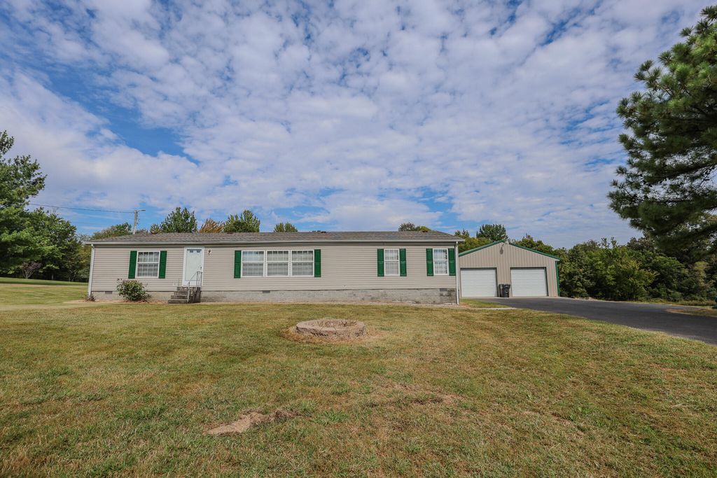 2465 W Lovelaceville Florence Station Road, Paducah, KY 42001