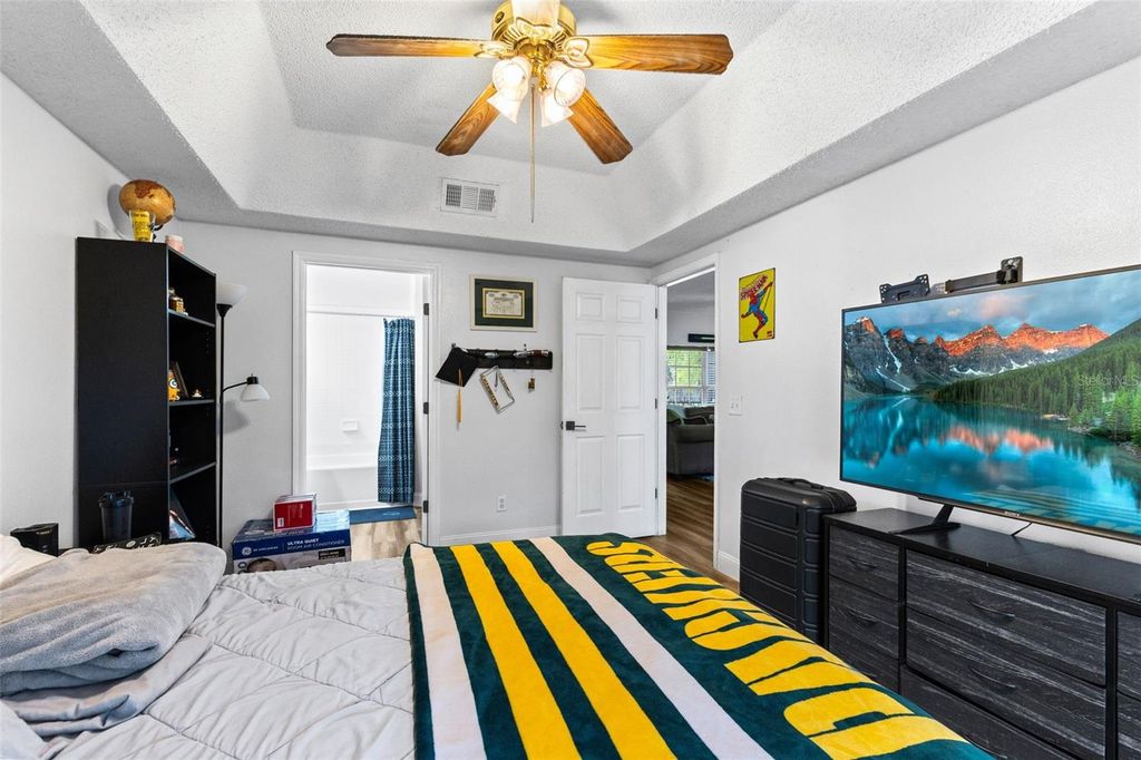 Image 12 of property listing at 2620 WOODS EDGE CIRCLE, Orlando, FL 32817