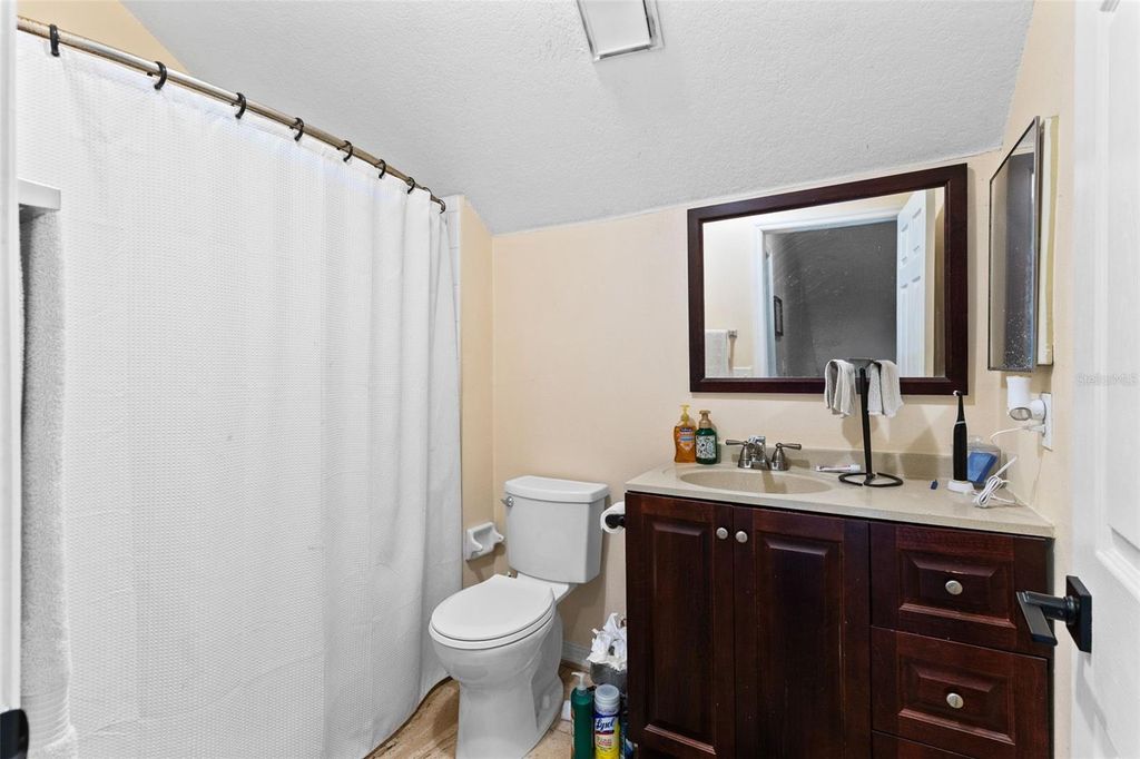 Image 15 of property listing at 2620 WOODS EDGE CIRCLE, Orlando, FL 32817